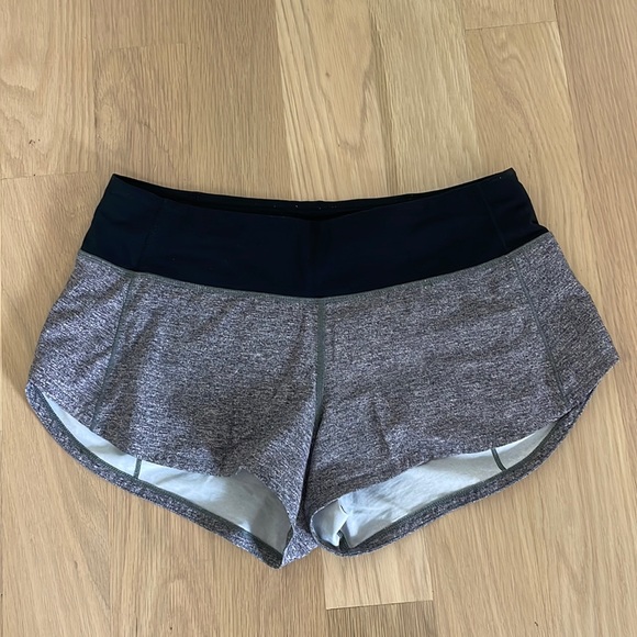 Like-new Lululemon Speed Up Low-Rise Lined Short 2.5" - Picture 1 of 5